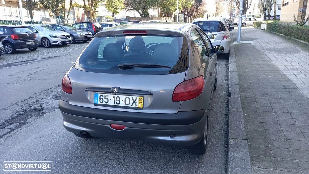 Peugeot 206 2.0 HDi XT — fotografia 10