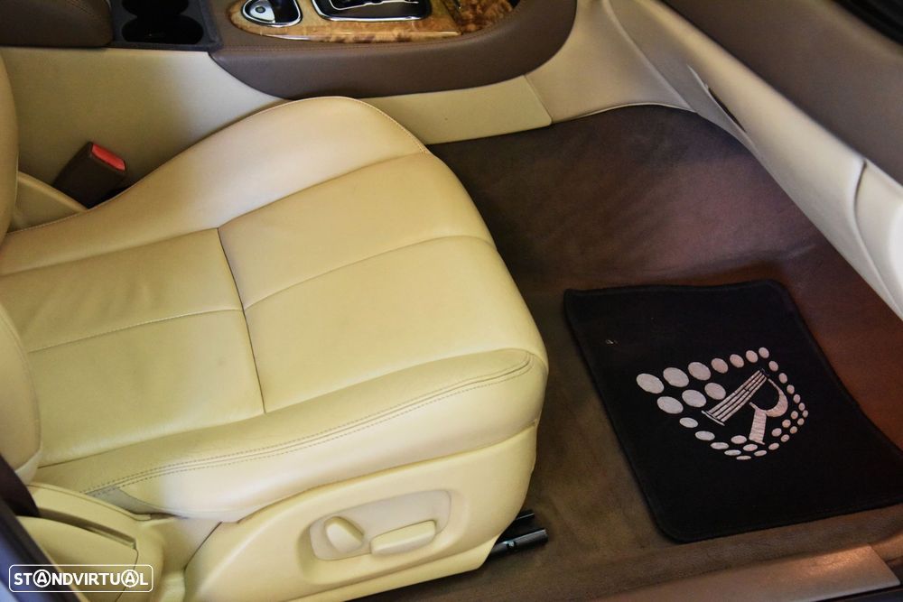Jaguar S-Type 2.7 D V6 Executive Auto. - 27