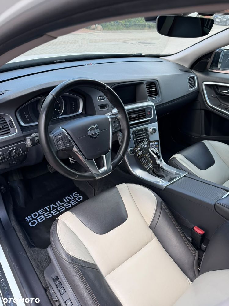 Volvo V60 Cross Country T5 AWD Momentum - 6