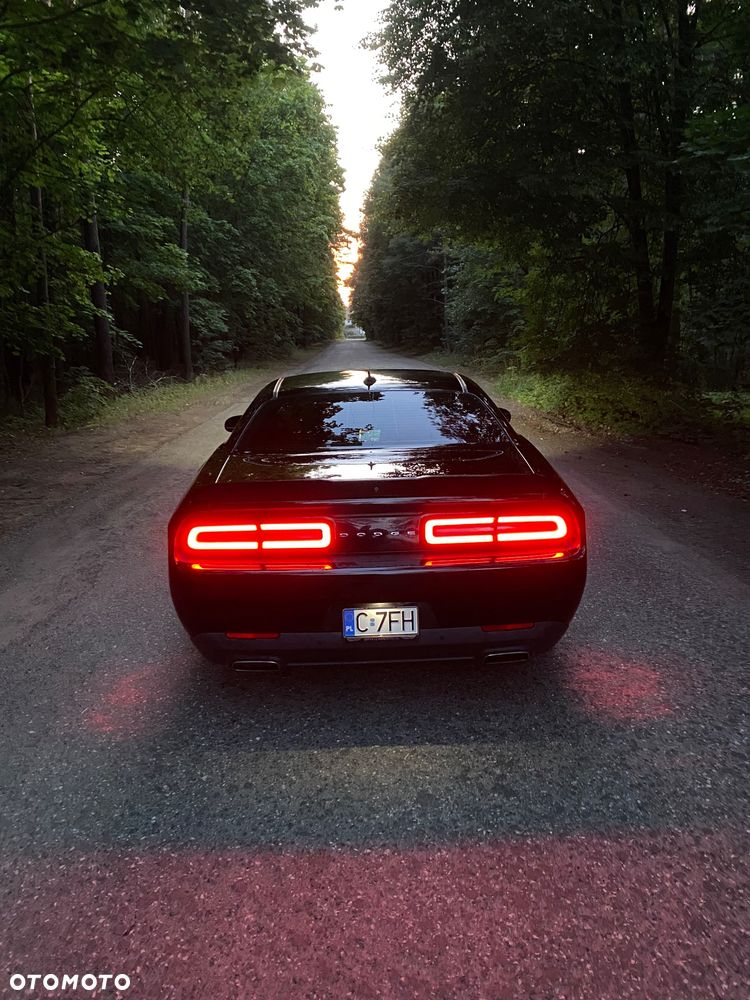 Dodge Challenger - 11