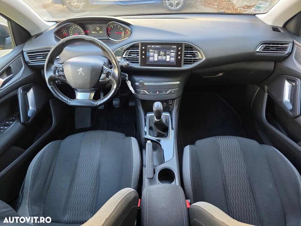 Peugeot 308 1.2 L PureTech Turbo S&S Allure - 17