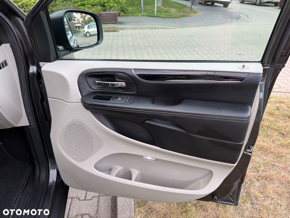 Dodge Grand Caravan - 14