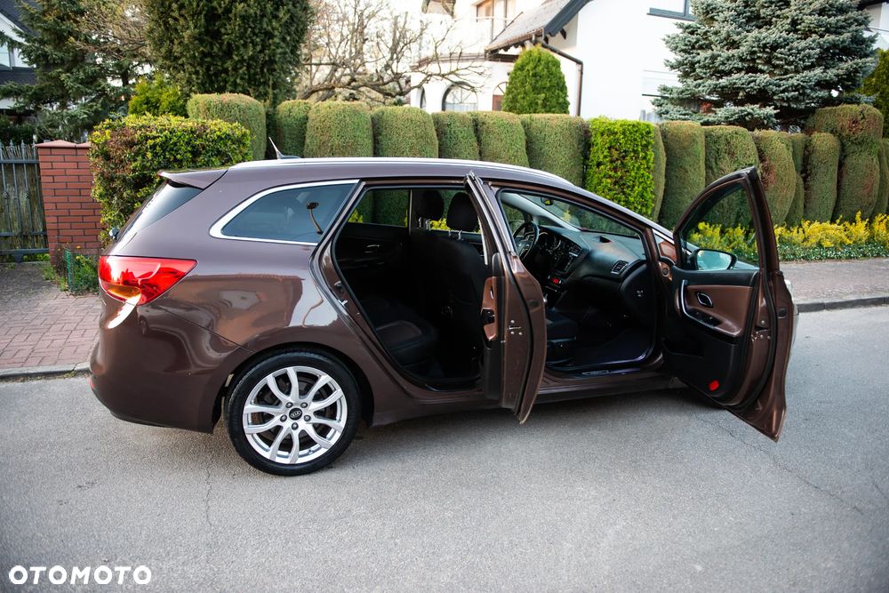 Kia Ceed 1.6 GDI ISG Platinum Edition - 16