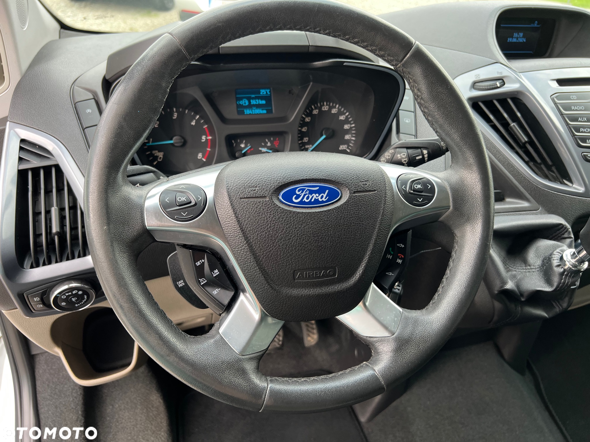 Ford Tourneo Custom - 13