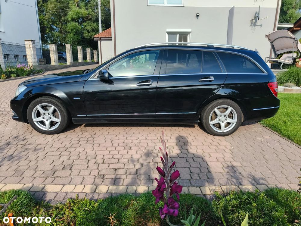 Mercedes-Benz Klasa C 250 CGI T Automatik BlueEFFICIENCY Elegance - 4
