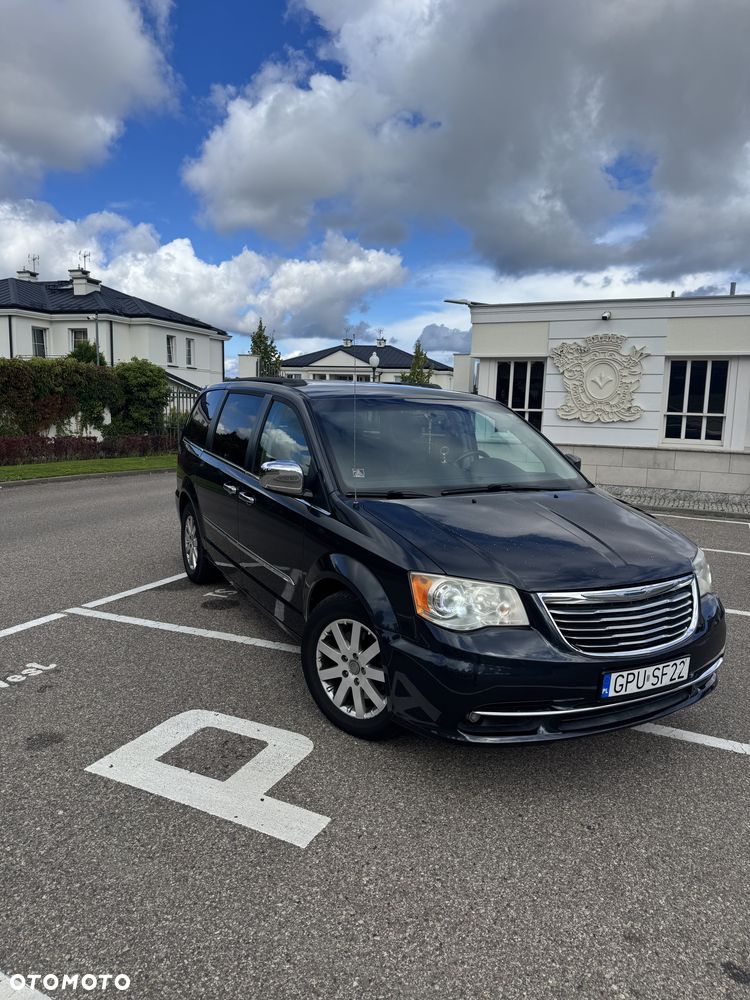 Chrysler Town & Country 3.6 Limited - 8