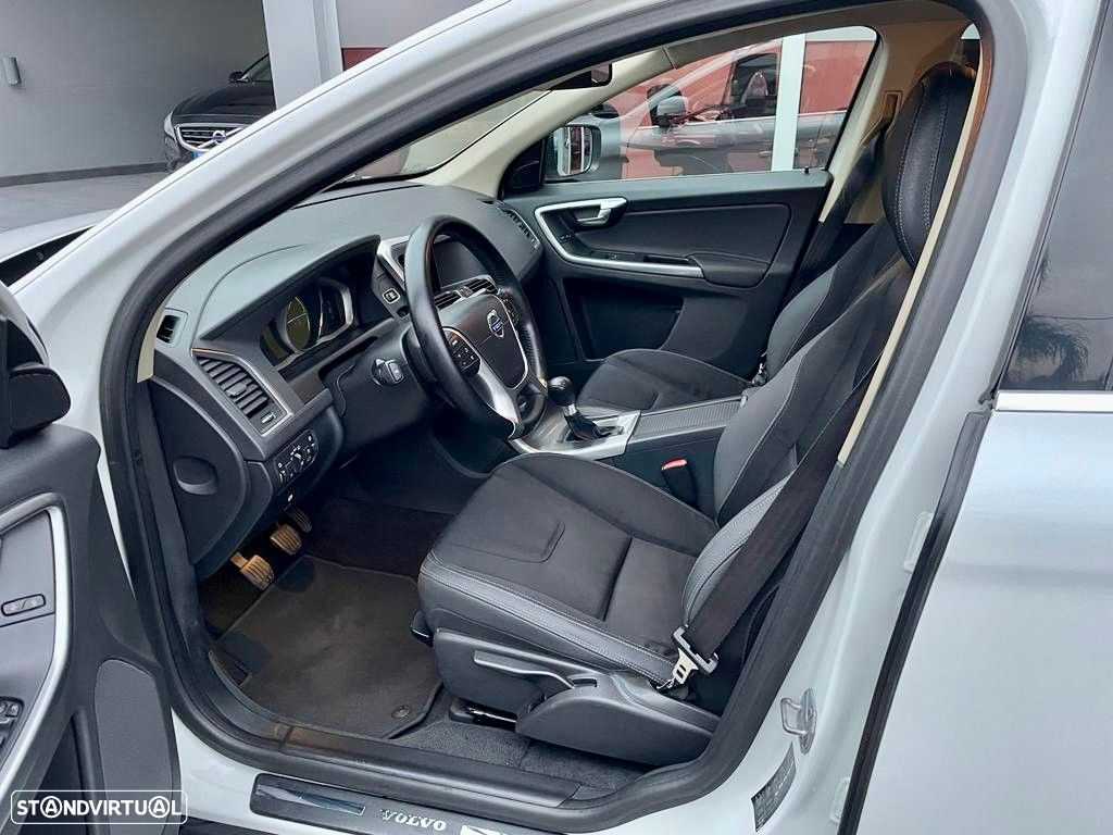 Volvo XC 60 D4 Momentum - 9