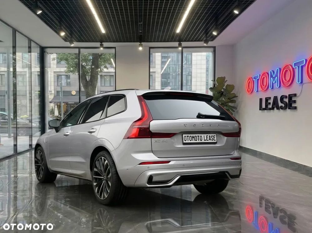 Volvo XC 60 T6 Plug-In Hybrid AWD Ultra Dark - 4