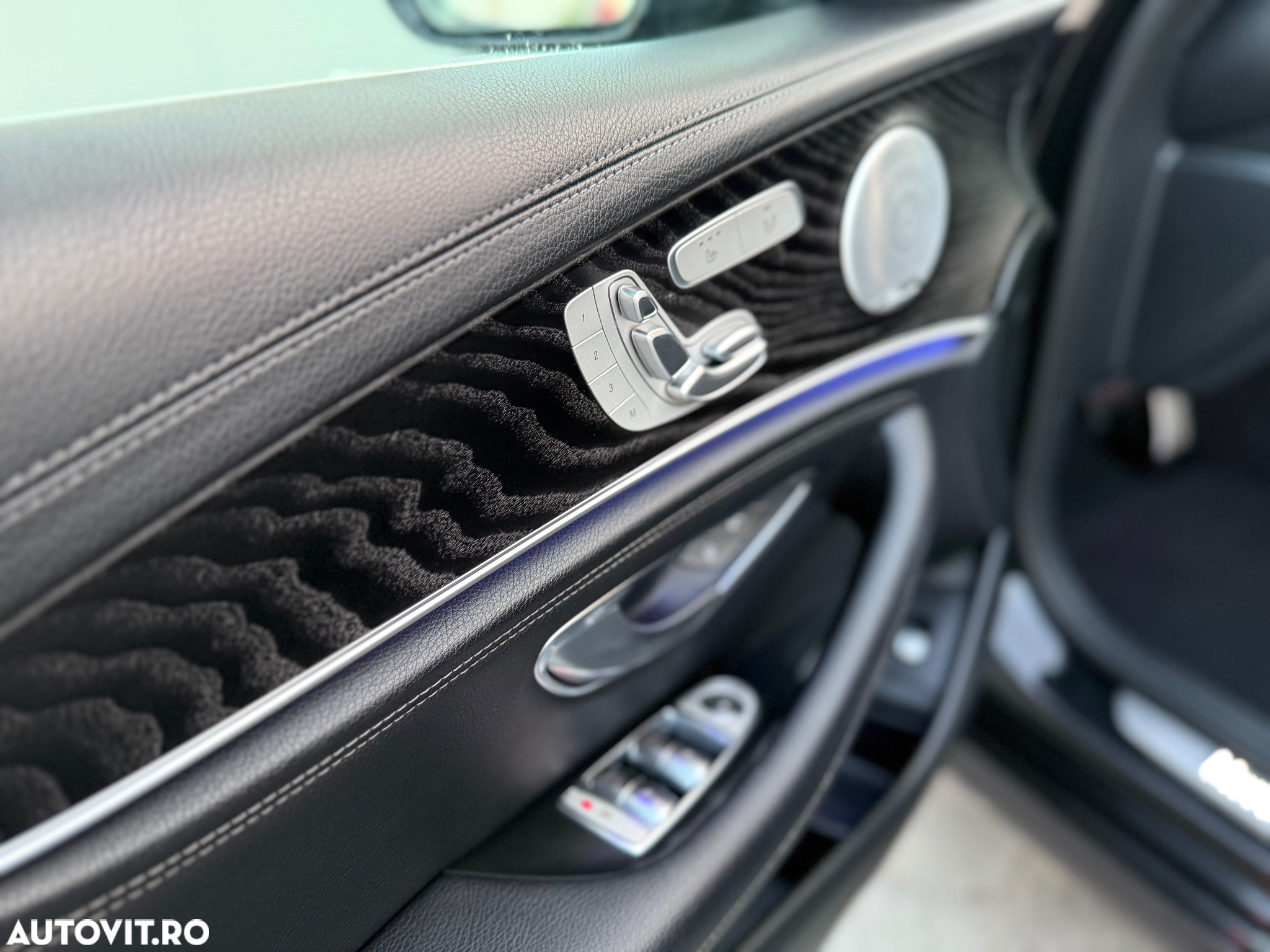 Mercedes-Benz E 300 de 9G-TRONIC AMG Line - 13