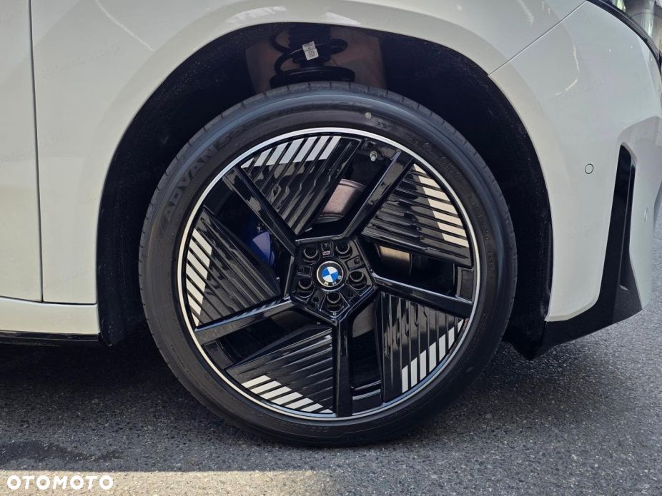 BMW iX3 - 16