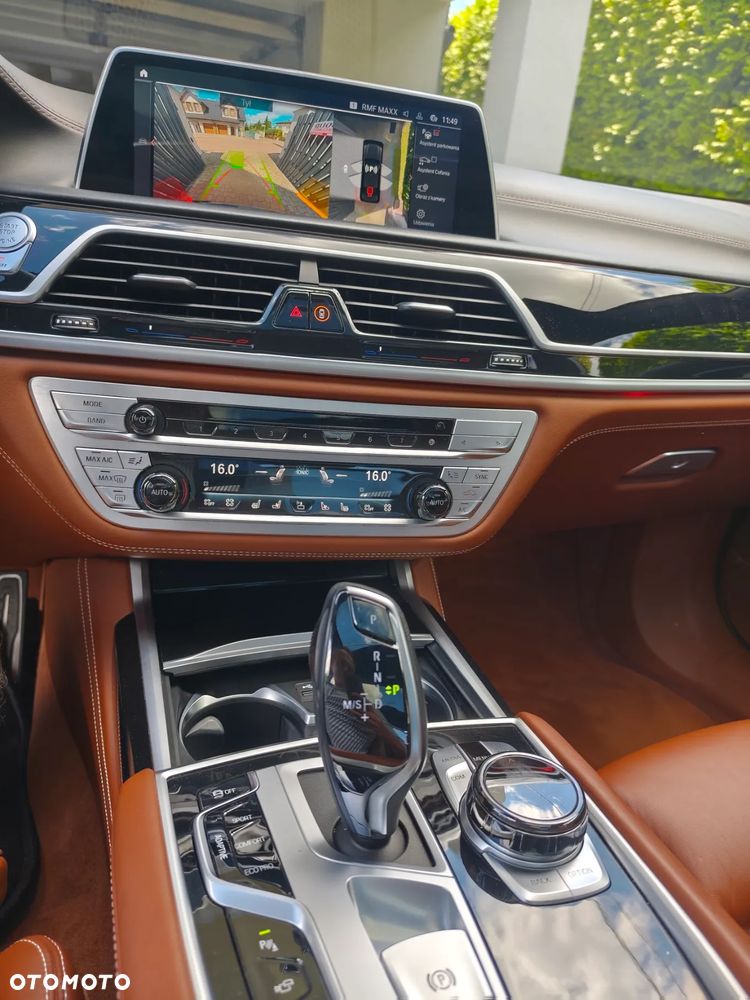 BMW Seria 7 750Li xDrive - 29