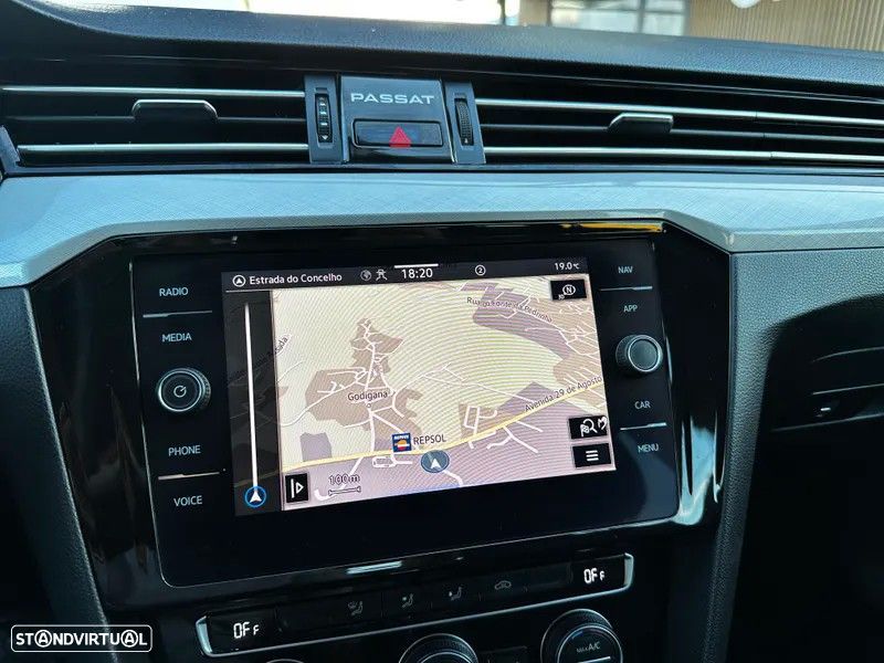 VW Passat Variant 2.0 TDi Business DSG - 26