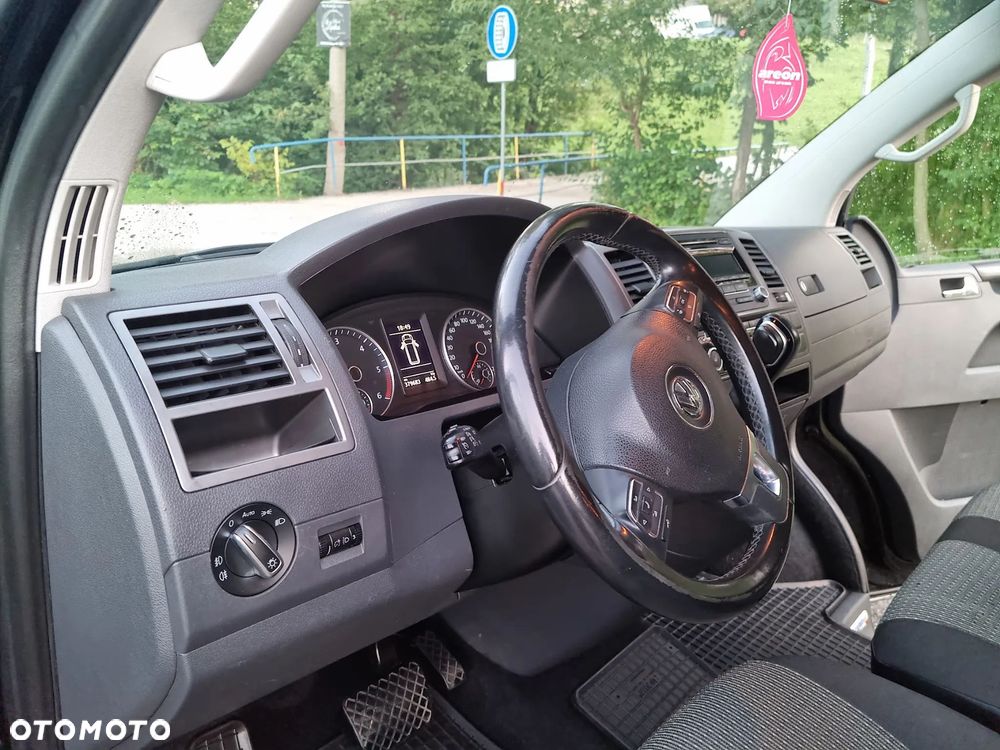 Volkswagen Caravelle - 17