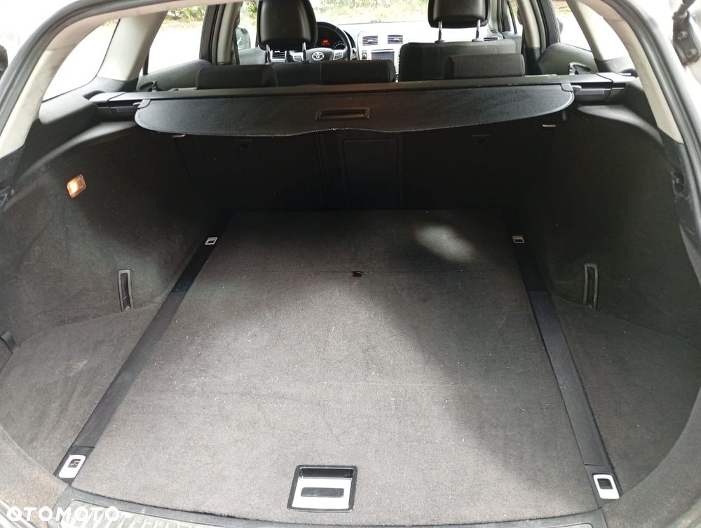 Toyota Avensis 2.0 D-4D Premium - 7