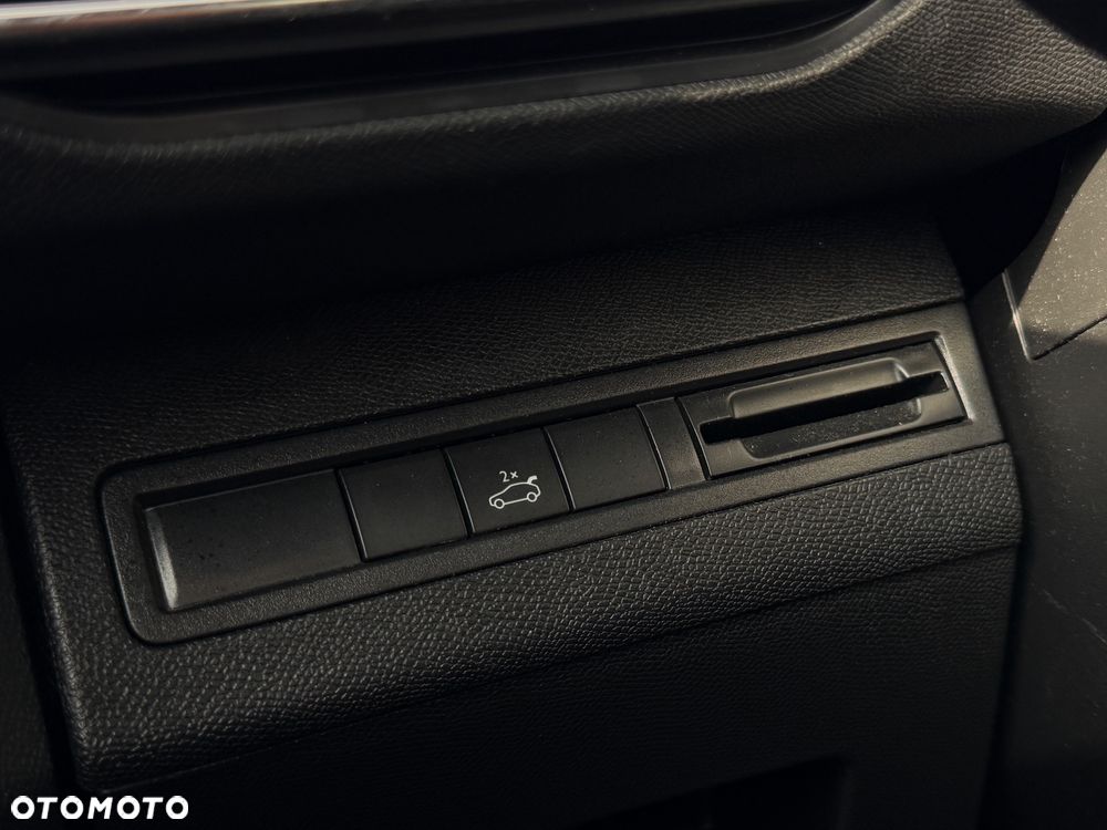 Peugeot 5008 1.6 PureTech GT Line S&S EAT8 - 24