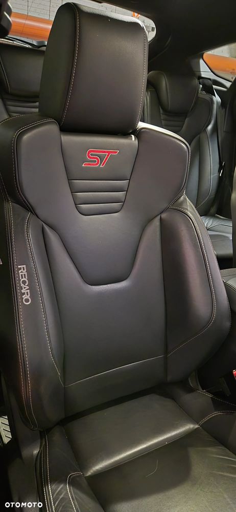Ford Focus 2.0 EcoBoost ST - 13