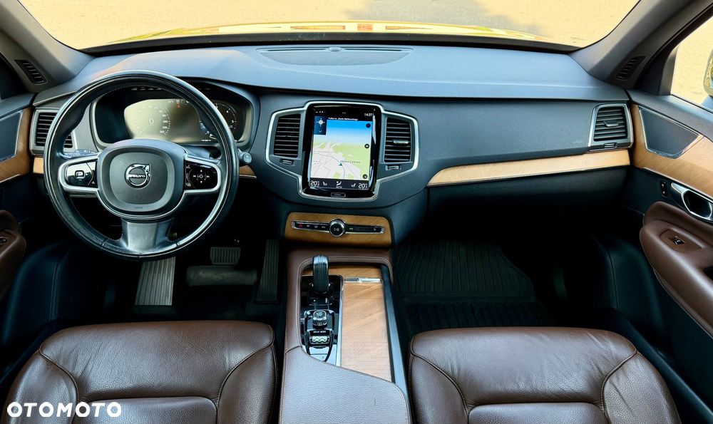 Volvo XC 90 B5 D AWD Momentum Pro - 19