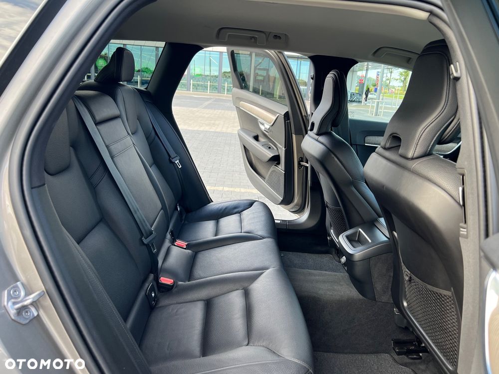 Volvo V90 Cross Country D5 SCR AWD Momentum Pro - 25