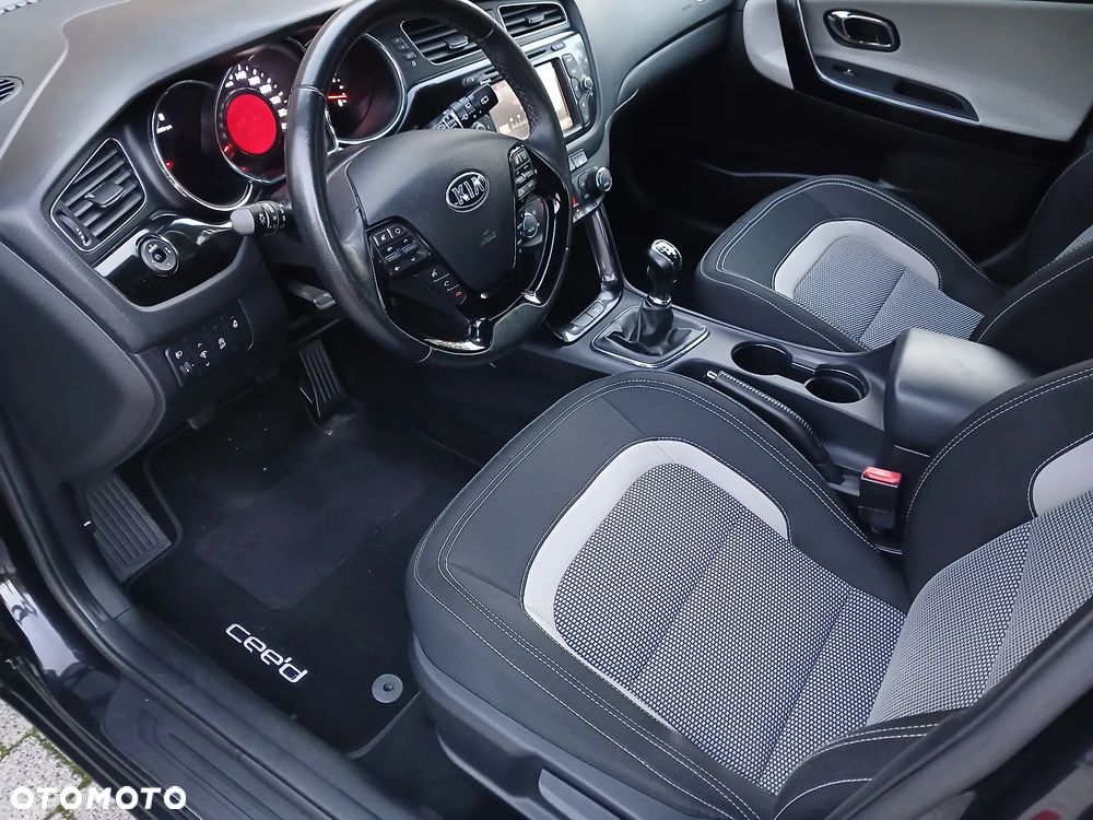 Kia Ceed 1.6 GDI Platinum Edition - 24