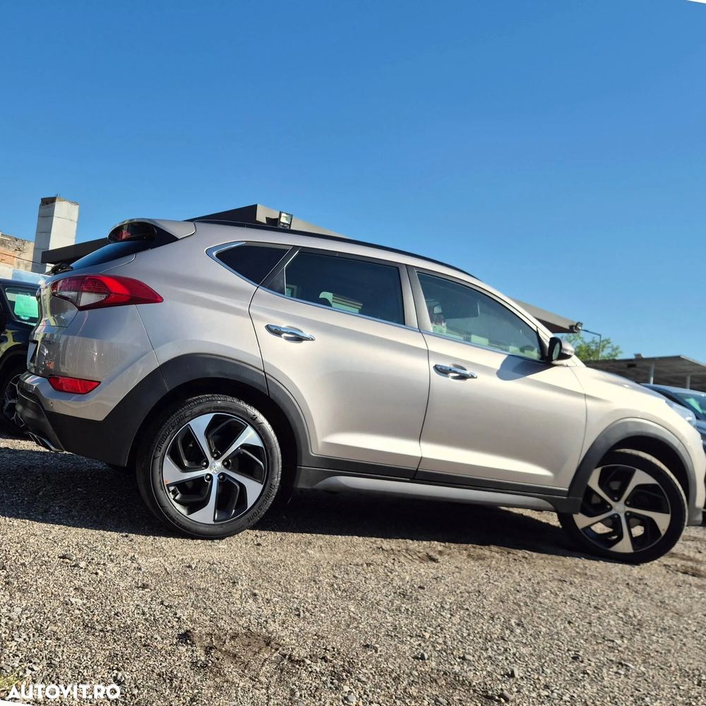 Hyundai Tucson 2.0 CRDI 4WD 6MT Luxury Pack+ - 11