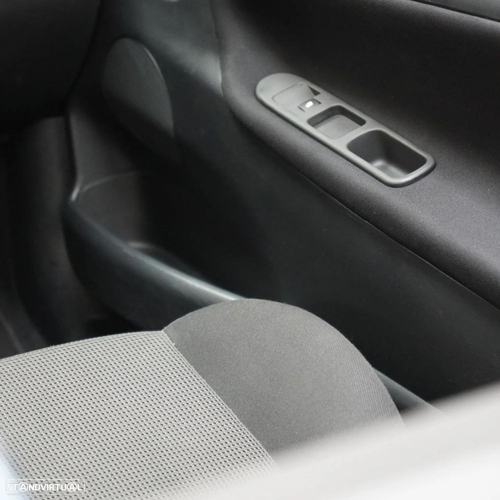 Peugeot 207 CC 1.6 SE 200 Anos - 24