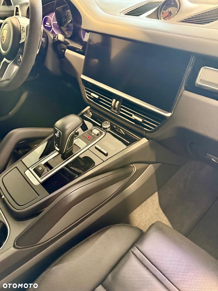 Porsche Cayenne E-Hybrid - 2