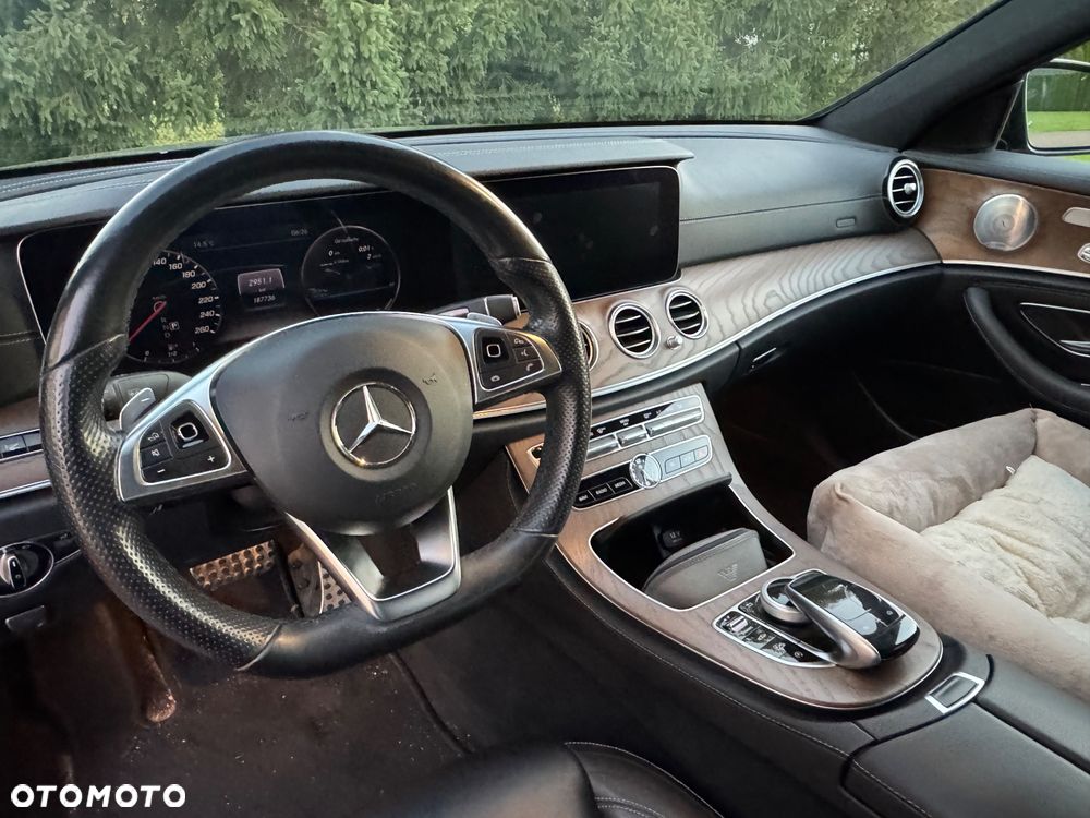 Mercedes-Benz Klasa E 400 4-Matic 9G-TRONIC - 17