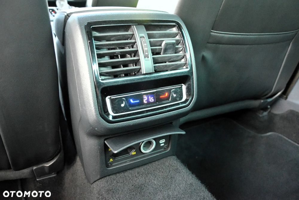 Volkswagen Passat 2.0 TSI 4Mot Elegance DSG - 38