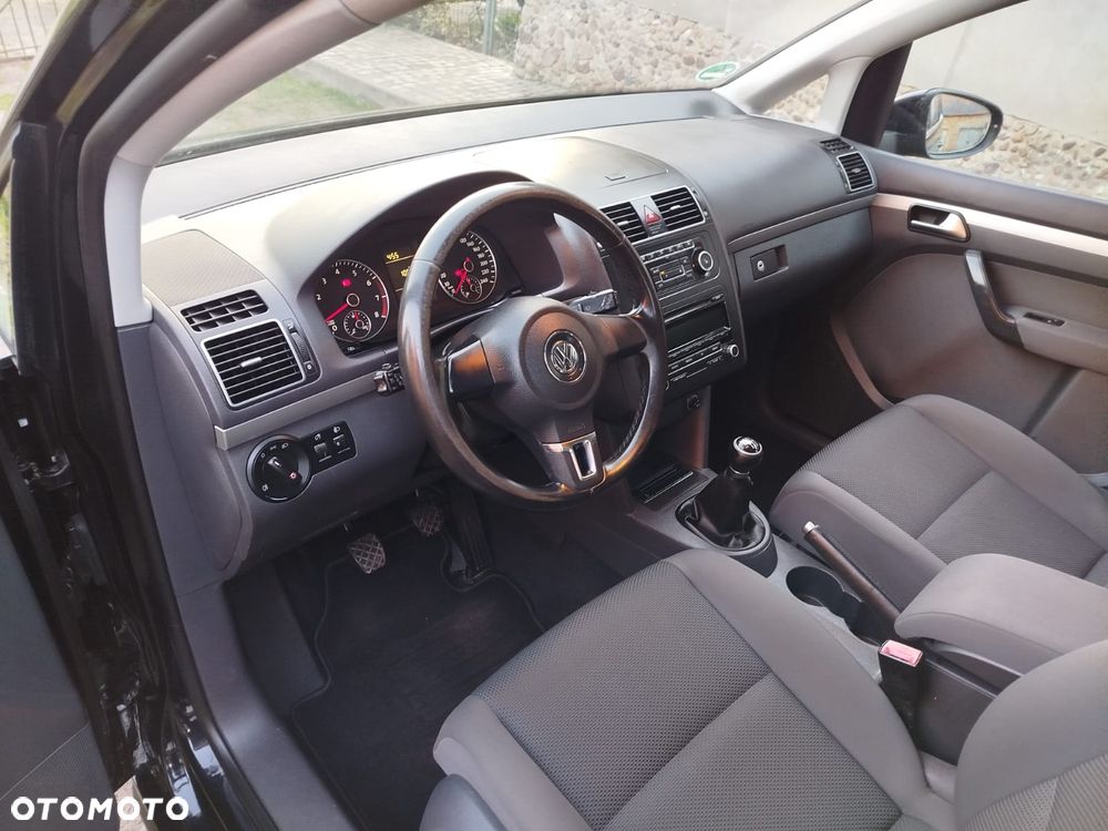 Volkswagen Touran - 14