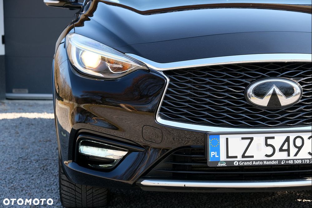 Infiniti Q30 - 18