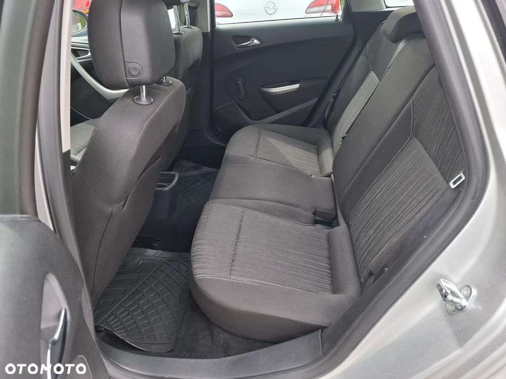 Opel Astra 1.6 Innovation - 24