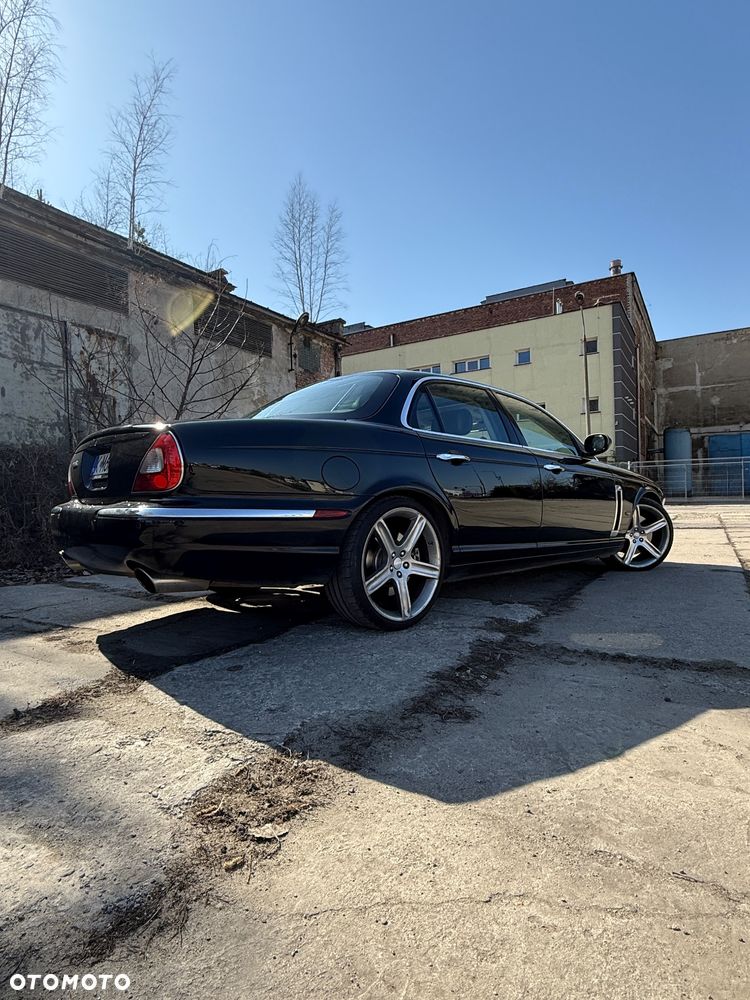 Jaguar XJ - 4