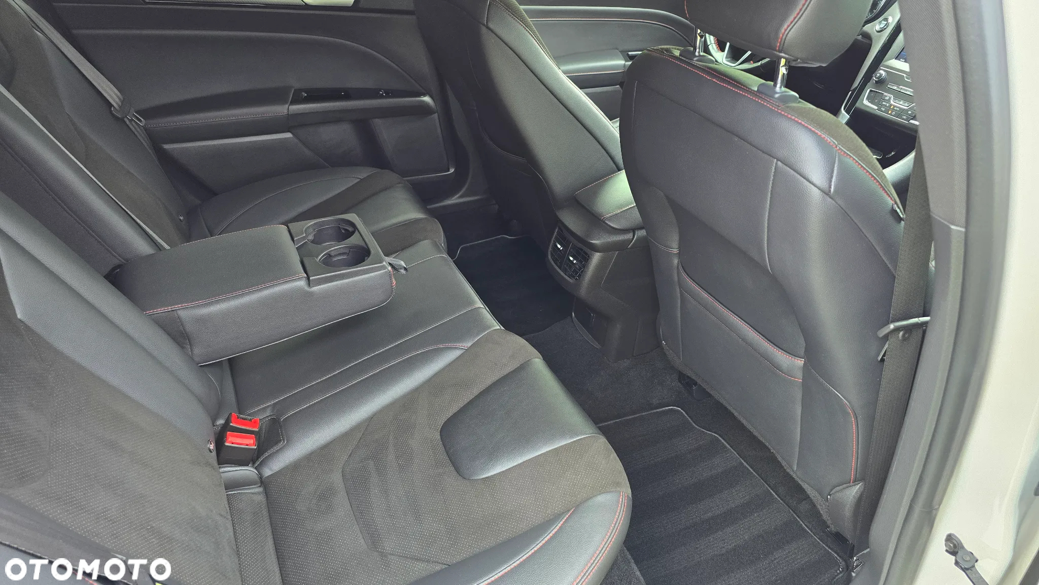 Ford Mondeo 2.0 EcoBlue ST-Line - 32