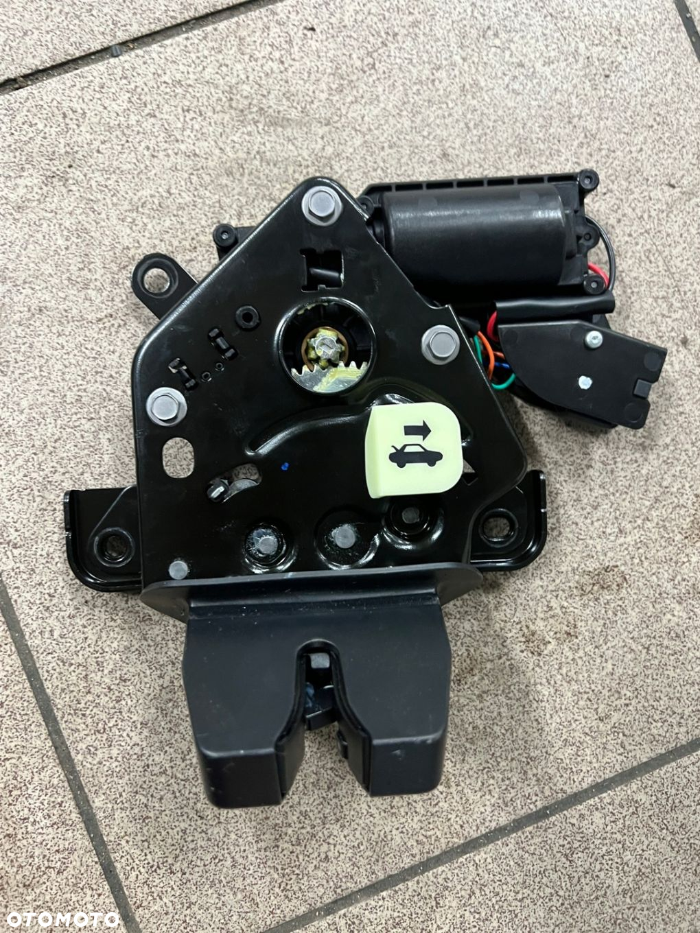 TESLA MODEL Y 20- ZAMEK RYGIEL KLAPY BAGAŻNIKA 1500604-CN-B - 3