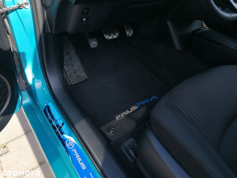 Toyota Prius (Hybrid) Comfort - 11