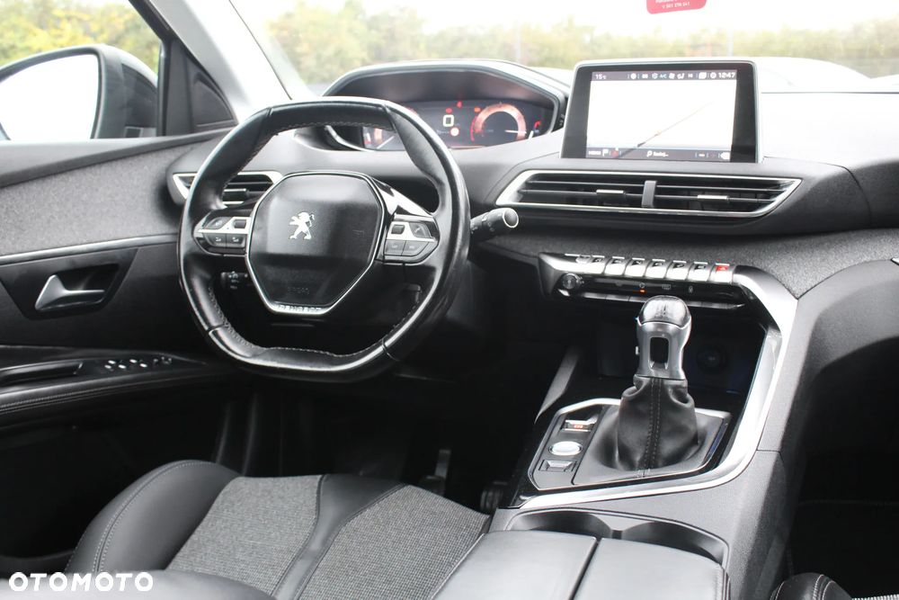 Peugeot 3008 1.2 PureTech Allure S&S - 27