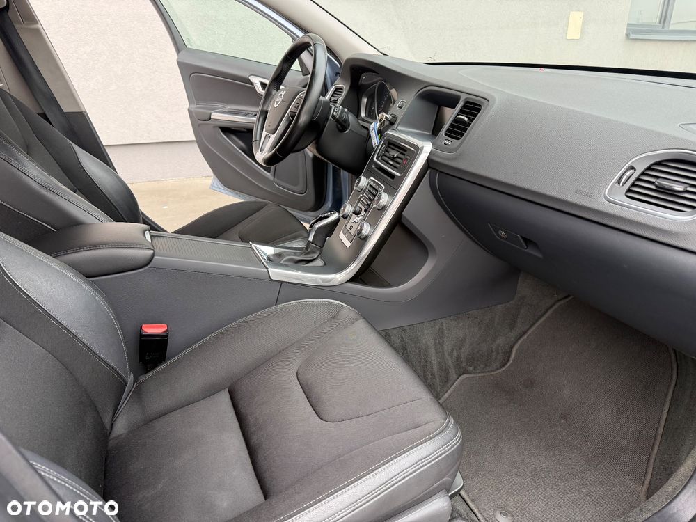 Volvo V60 D4 Drive-E Momentum - 26