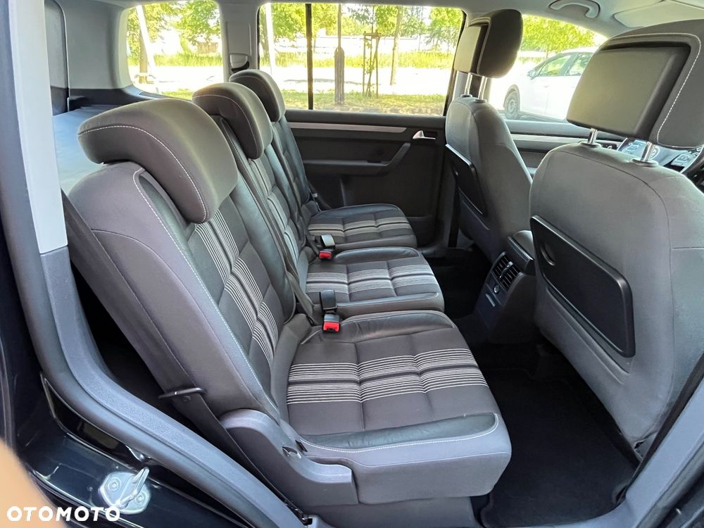 Volkswagen Touran 2.0 TDI DPF BlueMotion Technology DSG MATCH - 19