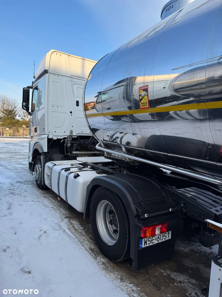 Mercedes-Benz Actros - 4