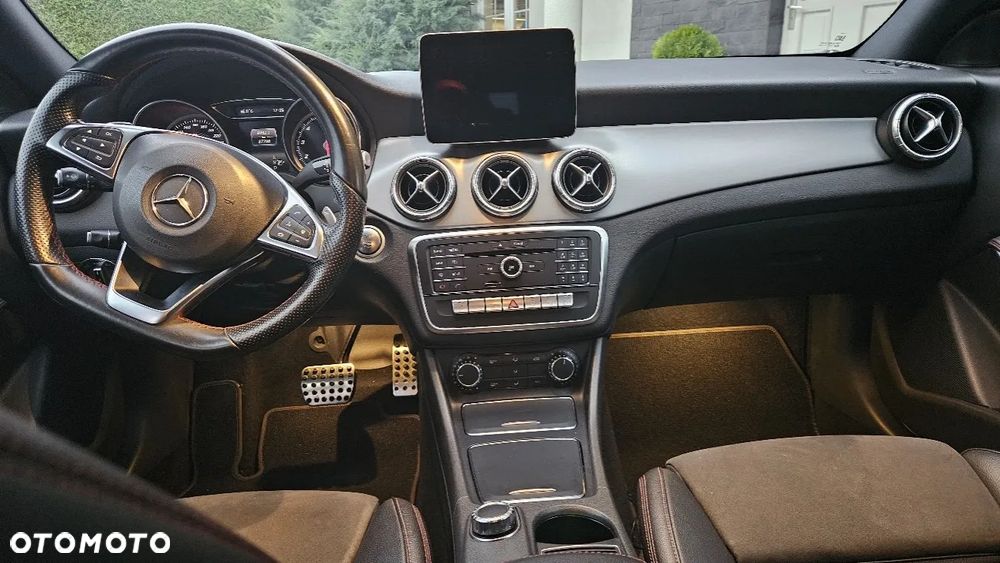 Mercedes-Benz CLA 200 7G-DCT AMG Line - 22