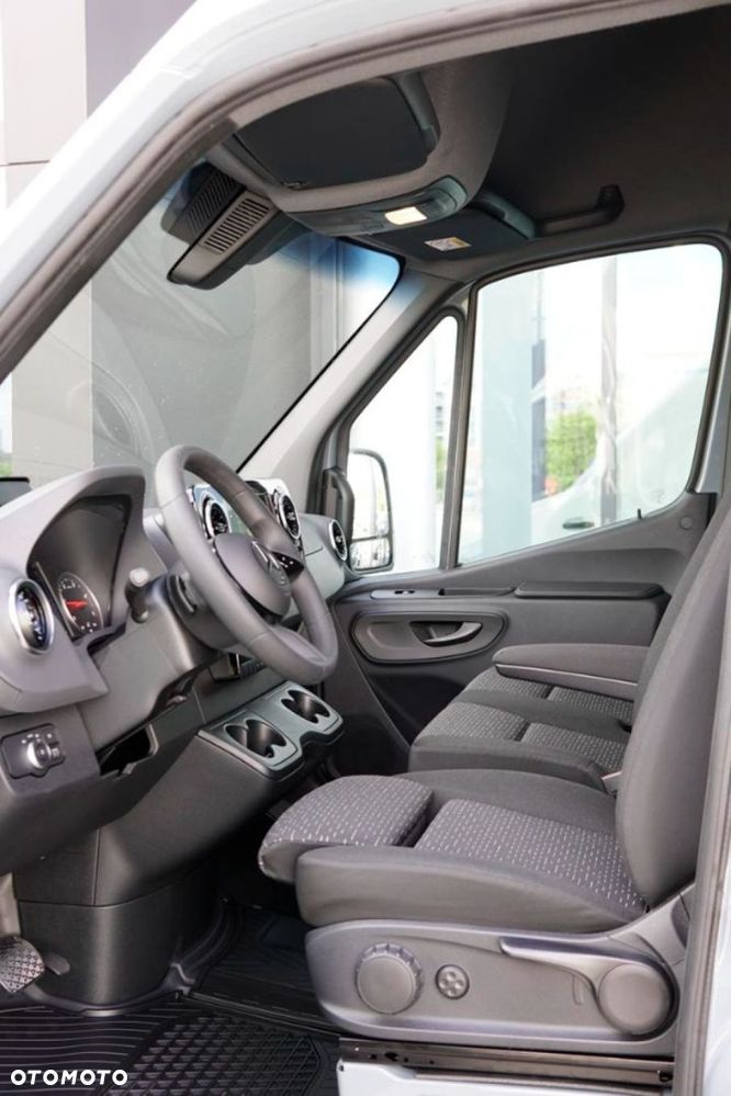 Mercedes-Benz Sprinter - 12