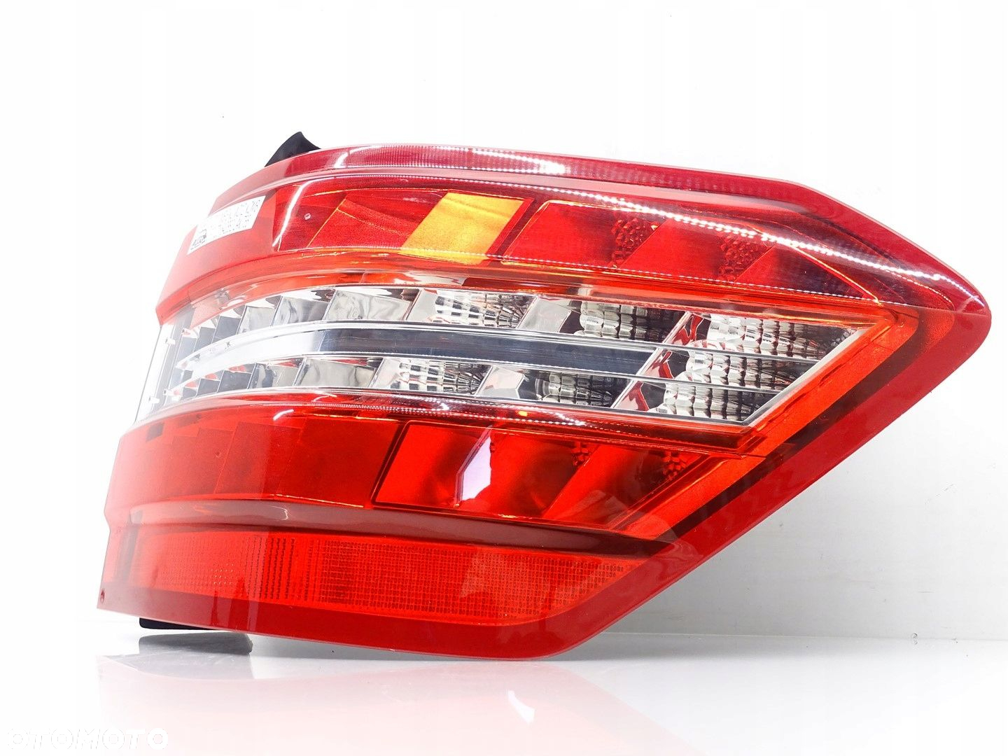 LAMPA LED PRAWY TYŁ PRAWA TYLNA MERCEDES E-KLASA W212 KOMBI 2128204064 - 2