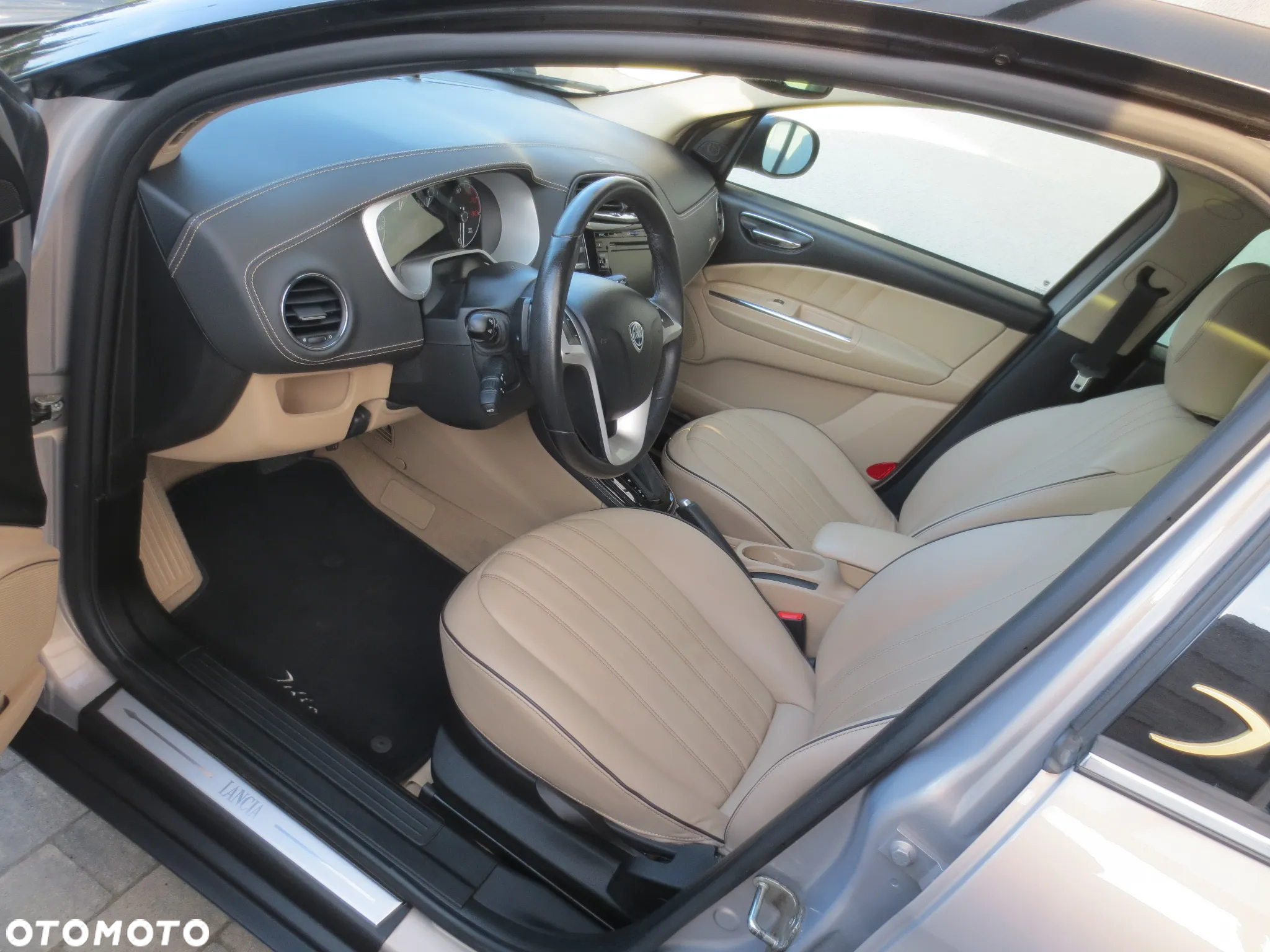 Lancia Delta 1.8 T-Jet Executive Sportronic - 12