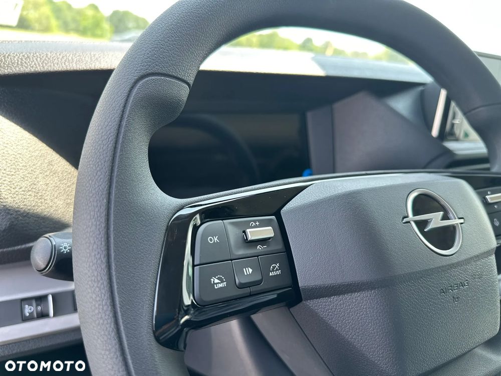 Opel Vivaro Furgon M Diesel 2.2 150 KM Manual - 15