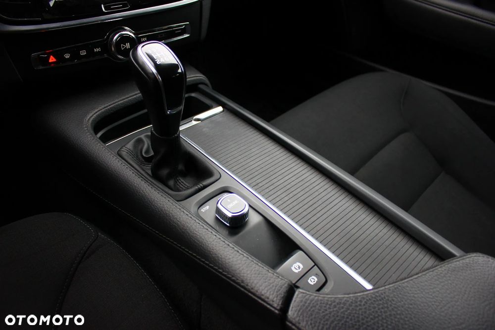 Volvo V90 D3 Momentum - 21
