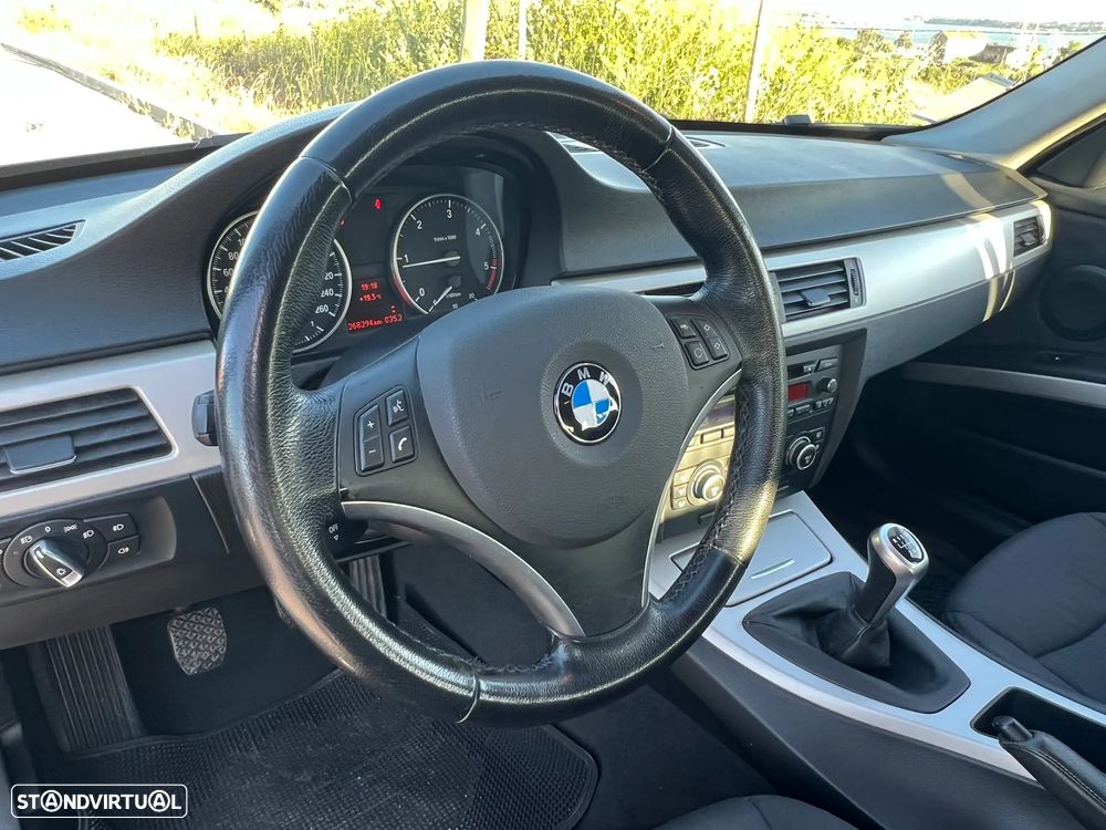 BMW 320 d Dynamic - 4
