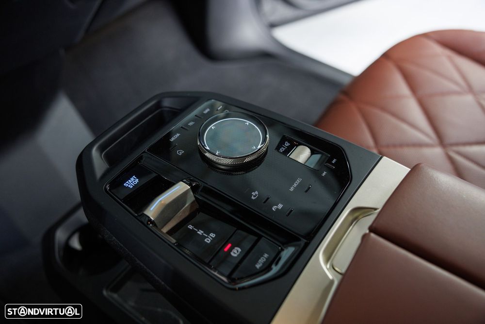 BMW iX xDrive 50 Pack Desportivo - 11