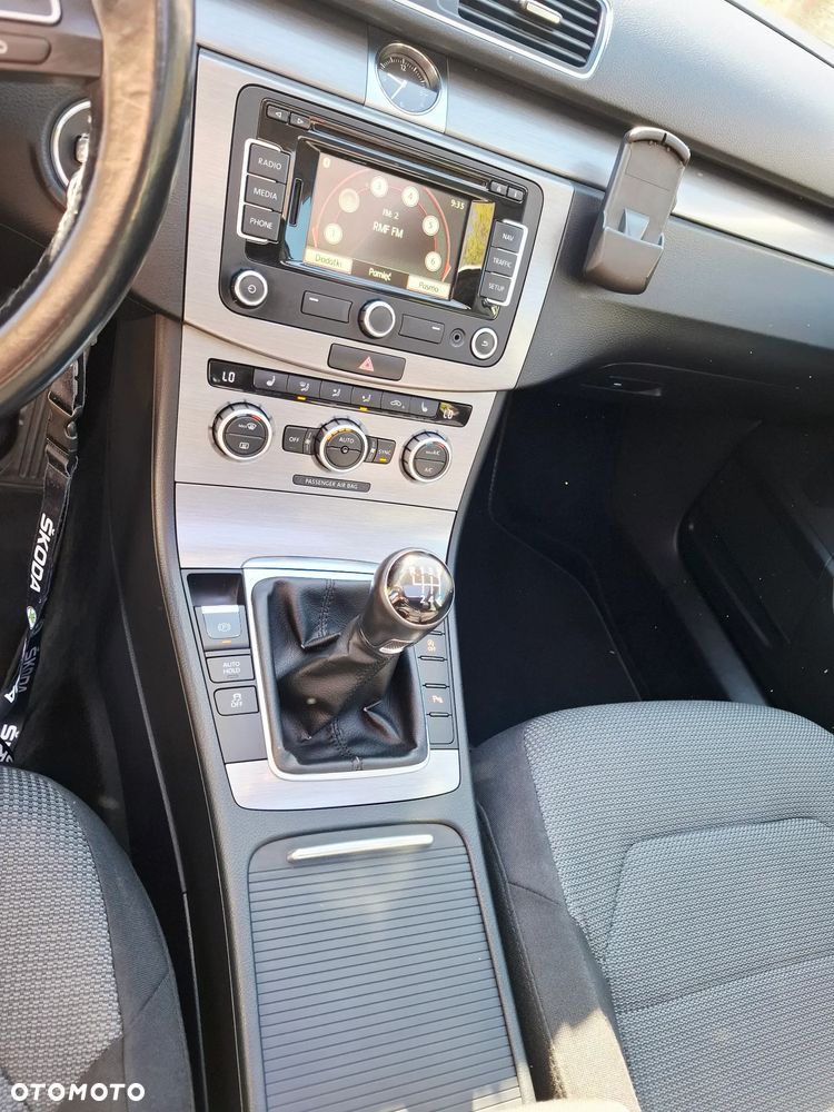 Volkswagen Passat 2.0 TDI BlueMotion Technology Comfortline - 23