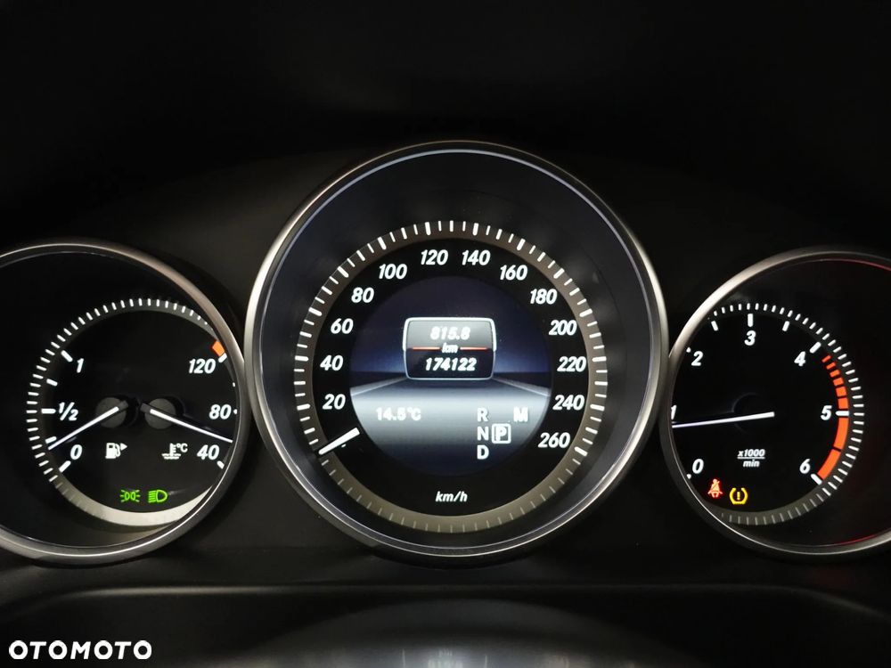 Mercedes-Benz Klasa E ver-220-t-bluetec-blueefficiency-edition-9g--tronic - 38