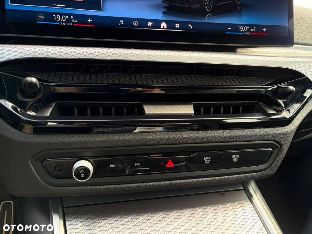 BMW Seria 3 318i M Sport - 26